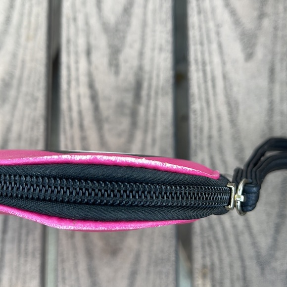 Betsey Johnson Luv Betsey Fushia Heart Wristlet - Picture 6 of 11